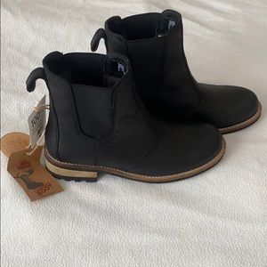NWT Kodiak Alma waterproof boots in black